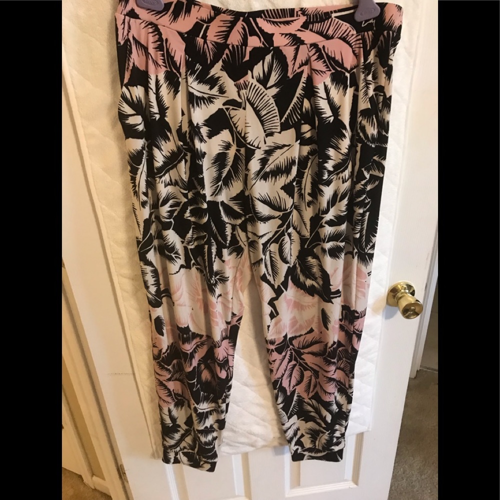 Floral spandex ankle pants